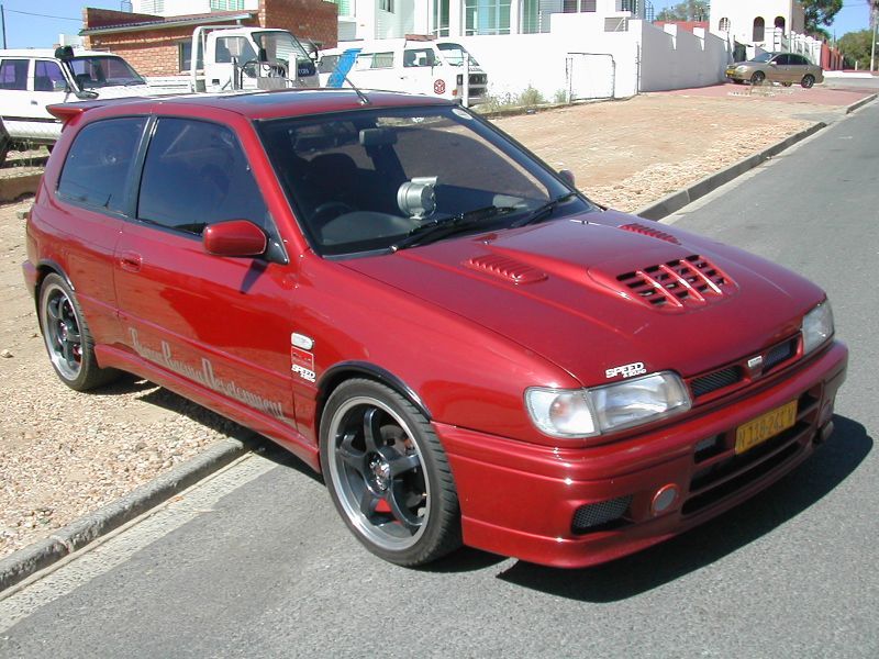 Nissan gti r